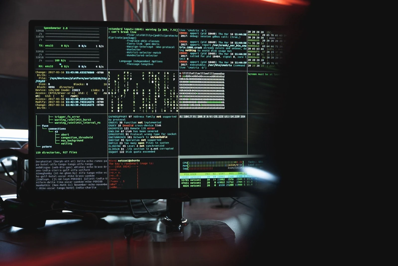 Tela de computador com linhas de código, representando o cálculo do hash SHA-256 de um arquivo